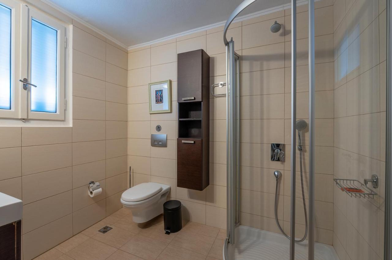 Angelinas Quarters - Kalamata Mediterranean Villas ภายนอก รูปภาพ