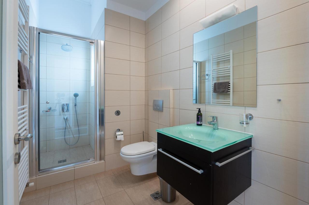 Angelinas Quarters - Kalamata Mediterranean Villas ภายนอก รูปภาพ