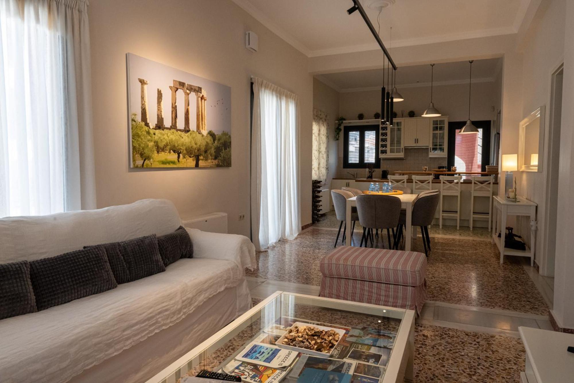 Angelinas Quarters - Kalamata Mediterranean Villas ภายนอก รูปภาพ