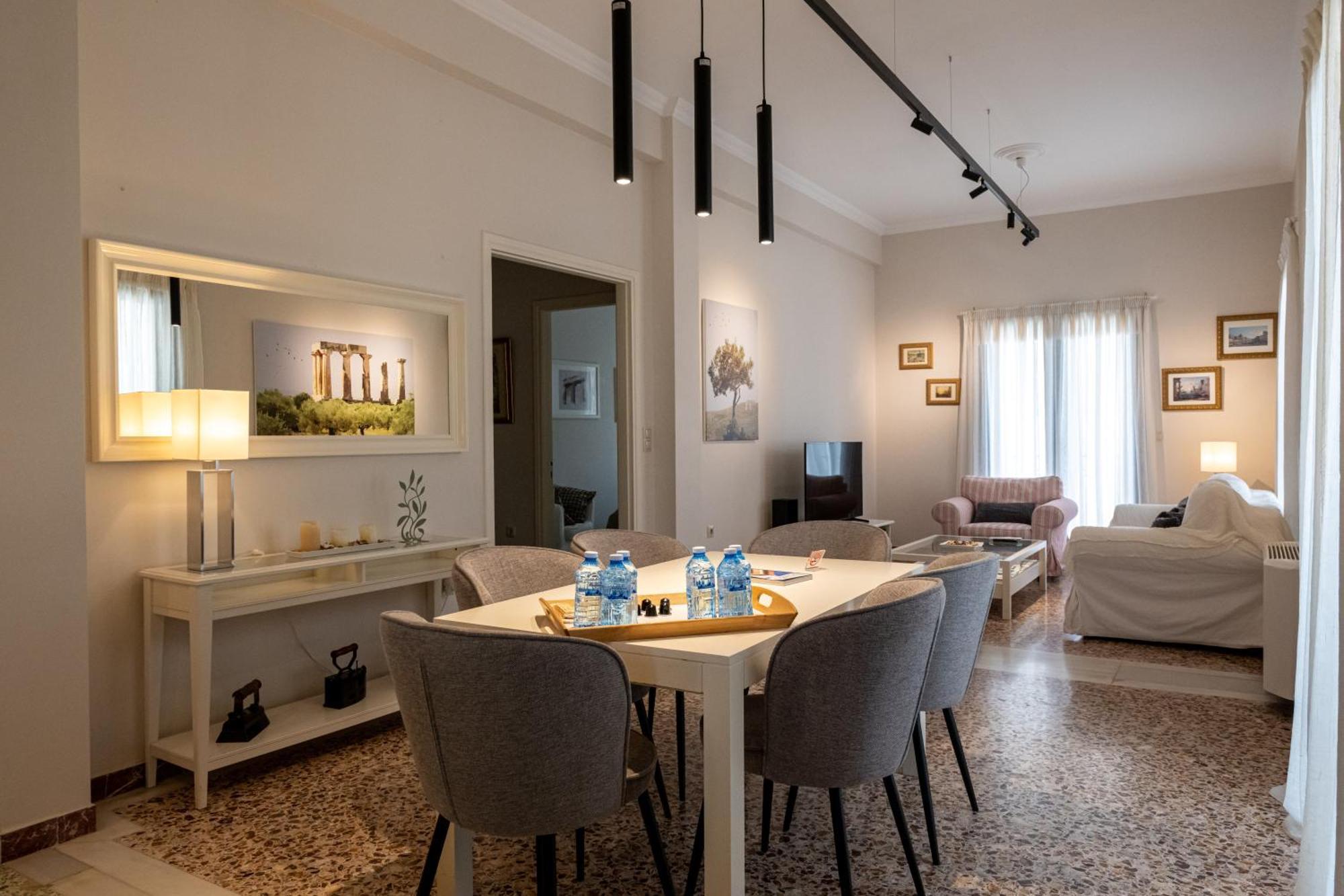 Angelinas Quarters - Kalamata Mediterranean Villas ภายนอก รูปภาพ