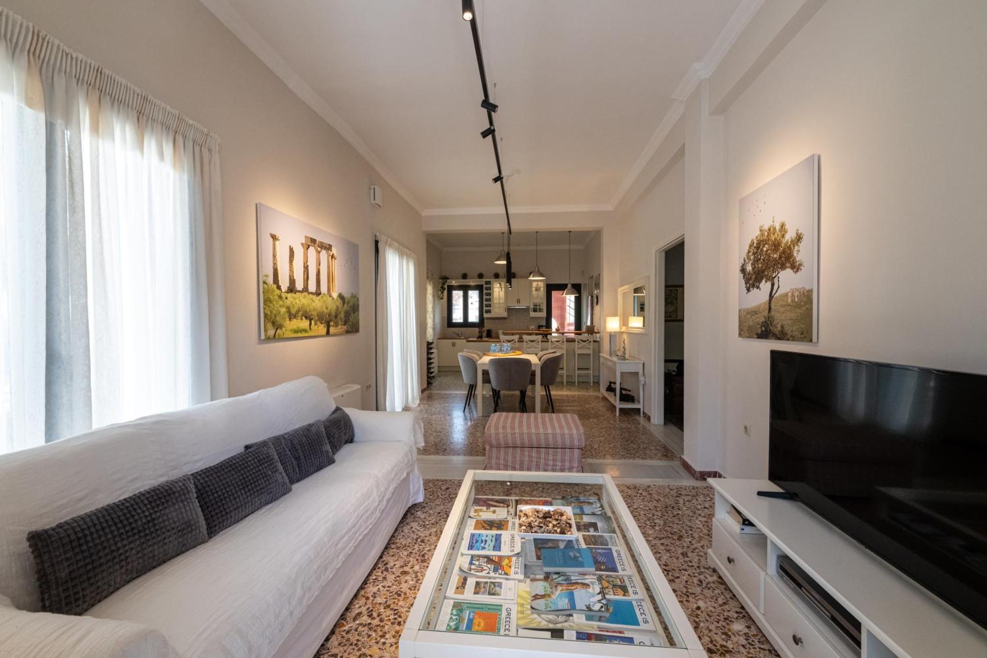 Angelinas Quarters - Kalamata Mediterranean Villas ภายนอก รูปภาพ